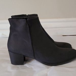 New ECCO Shape Black Suede Booties